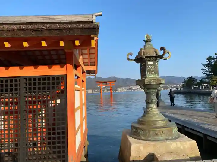 厳島神社の{uncategorized: "未分類", other: "その他", undefined: "問題あり", building: "その他建物", grave: "お墓", sacred_gate: "鳥居", guardian: "狛犬", statue: "像", buddha: "仏像", history: "歴史", nature: "自然", garden: "庭園", animal: "動物", pagoda: "塔", temizu: "手水舎", mountain_gate: "山門・神門", sanctuary: "本殿・本堂", subordinate: "末社・摂社", art: "芸術", scenery: "景色", jizo: "地蔵", ema: "絵馬", goshuin: "御朱印", omikuji: "おみくじ", items: "授与品その他", amulet: "お守り", goshuincho: "御朱印帳", eats: "食事", festival: "お祭り", votive_dance: "神楽", shichigosan: "七五三参", wedding: "結婚式", experience: "体験その他", initially: "初詣", around: "周辺", anti_infection: "感染症対策"}