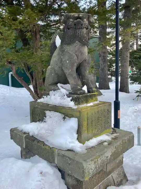 信濃神社の狛犬