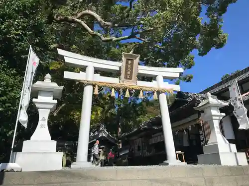 事任八幡宮の鳥居