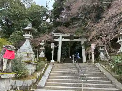 等彌神社の{uncategorized: "未分類", other: "その他", undefined: "問題あり", building: "その他建物", grave: "お墓", sacred_gate: "鳥居", guardian: "狛犬", statue: "像", buddha: "仏像", history: "歴史", nature: "自然", garden: "庭園", animal: "動物", pagoda: "塔", temizu: "手水舎", mountain_gate: "山門・神門", sanctuary: "本殿・本堂", subordinate: "末社・摂社", art: "芸術", scenery: "景色", jizo: "地蔵", ema: "絵馬", goshuin: "御朱印", omikuji: "おみくじ", items: "授与品その他", amulet: "お守り", goshuincho: "御朱印帳", eats: "食事", festival: "お祭り", votive_dance: "神楽", shichigosan: "七五三参", wedding: "結婚式", experience: "体験その他", initially: "初詣", around: "周辺", anti_infection: "感染症対策"}