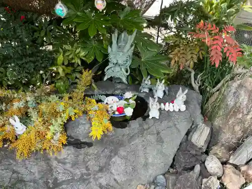 三輪神社の{uncategorized: "未分類", other: "その他", undefined: "問題あり", building: "その他建物", grave: "お墓", sacred_gate: "鳥居", guardian: "狛犬", statue: "像", buddha: "仏像", history: "歴史", nature: "自然", garden: "庭園", animal: "動物", pagoda: "塔", temizu: "手水舎", mountain_gate: "山門・神門", sanctuary: "本殿・本堂", subordinate: "末社・摂社", art: "芸術", scenery: "景色", jizo: "地蔵", ema: "絵馬", goshuin: "御朱印", omikuji: "おみくじ", items: "授与品その他", amulet: "お守り", goshuincho: "御朱印帳", eats: "食事", festival: "お祭り", votive_dance: "神楽", shichigosan: "七五三参", wedding: "結婚式", experience: "体験その他", initially: "初詣", around: "周辺", anti_infection: "感染症対策"}