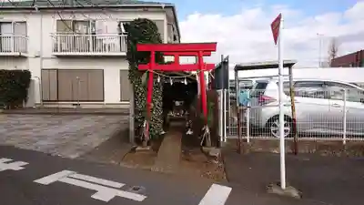稲荷大明神の鳥居