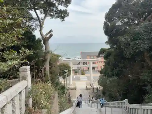 大洗磯前神社の{uncategorized: "未分類", other: "その他", undefined: "問題あり", building: "その他建物", grave: "お墓", sacred_gate: "鳥居", guardian: "狛犬", statue: "像", buddha: "仏像", history: "歴史", nature: "自然", garden: "庭園", animal: "動物", pagoda: "塔", temizu: "手水舎", mountain_gate: "山門・神門", sanctuary: "本殿・本堂", subordinate: "末社・摂社", art: "芸術", scenery: "景色", jizo: "地蔵", ema: "絵馬", goshuin: "御朱印", omikuji: "おみくじ", items: "授与品その他", amulet: "お守り", goshuincho: "御朱印帳", eats: "食事", festival: "お祭り", votive_dance: "神楽", shichigosan: "七五三参", wedding: "結婚式", experience: "体験その他", initially: "初詣", around: "周辺", anti_infection: "感染症対策"}