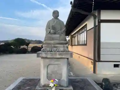 伊勢妙昌寺の{uncategorized: "未分類", other: "その他", undefined: "問題あり", building: "その他建物", grave: "お墓", sacred_gate: "鳥居", guardian: "狛犬", statue: "像", buddha: "仏像", history: "歴史", nature: "自然", garden: "庭園", animal: "動物", pagoda: "塔", temizu: "手水舎", mountain_gate: "山門・神門", sanctuary: "本殿・本堂", subordinate: "末社・摂社", art: "芸術", scenery: "景色", jizo: "地蔵", ema: "絵馬", goshuin: "御朱印", omikuji: "おみくじ", items: "授与品その他", amulet: "お守り", goshuincho: "御朱印帳", eats: "食事", festival: "お祭り", votive_dance: "神楽", shichigosan: "七五三参", wedding: "結婚式", experience: "体験その他", initially: "初詣", around: "周辺", anti_infection: "感染症対策"}