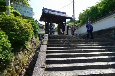 當麻寺の山門・神門