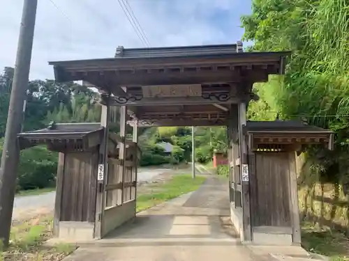 勢国寺の山門