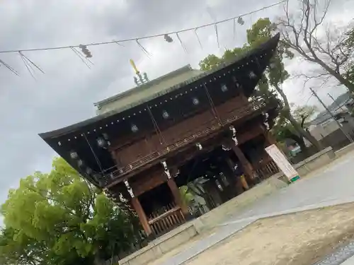 石切劔箭神社の山門