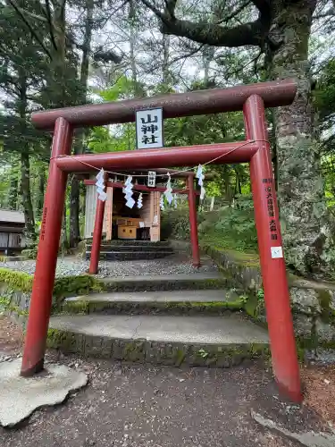 新屋山神社奥宮(山梨県)