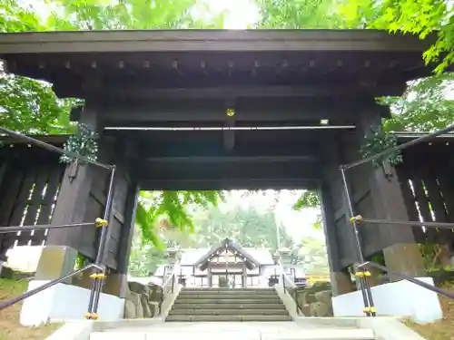 厚真神社の山門・神門