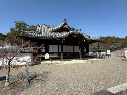 粉河寺の{uncategorized: "未分類", other: "その他", undefined: "問題あり", building: "その他建物", grave: "お墓", sacred_gate: "鳥居", guardian: "狛犬", statue: "像", buddha: "仏像", history: "歴史", nature: "自然", garden: "庭園", animal: "動物", pagoda: "塔", temizu: "手水舎", mountain_gate: "山門・神門", sanctuary: "本殿・本堂", subordinate: "末社・摂社", art: "芸術", scenery: "景色", jizo: "地蔵", ema: "絵馬", goshuin: "御朱印", omikuji: "おみくじ", items: "授与品その他", amulet: "お守り", goshuincho: "御朱印帳", eats: "食事", festival: "お祭り", votive_dance: "神楽", shichigosan: "七五三参", wedding: "結婚式", experience: "体験その他", initially: "初詣", around: "周辺", anti_infection: "感染症対策"}