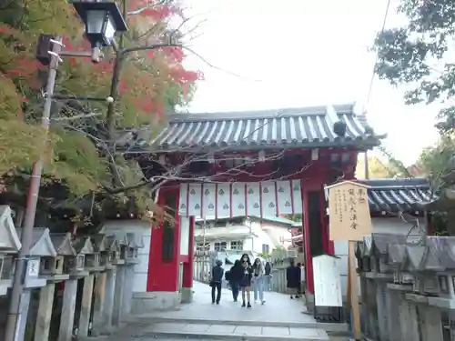 朝護孫子寺の山門