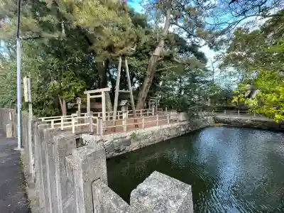 御食神社（豊受大神宮摂社）の{uncategorized: "未分類", other: "その他", undefined: "問題あり", building: "その他建物", grave: "お墓", sacred_gate: "鳥居", guardian: "狛犬", statue: "像", buddha: "仏像", history: "歴史", nature: "自然", garden: "庭園", animal: "動物", pagoda: "塔", temizu: "手水舎", mountain_gate: "山門・神門", sanctuary: "本殿・本堂", subordinate: "末社・摂社", art: "芸術", scenery: "景色", jizo: "地蔵", ema: "絵馬", goshuin: "御朱印", omikuji: "おみくじ", items: "授与品その他", amulet: "お守り", goshuincho: "御朱印帳", eats: "食事", festival: "お祭り", votive_dance: "神楽", shichigosan: "七五三参", wedding: "結婚式", experience: "体験その他", initially: "初詣", around: "周辺", anti_infection: "感染症対策"}