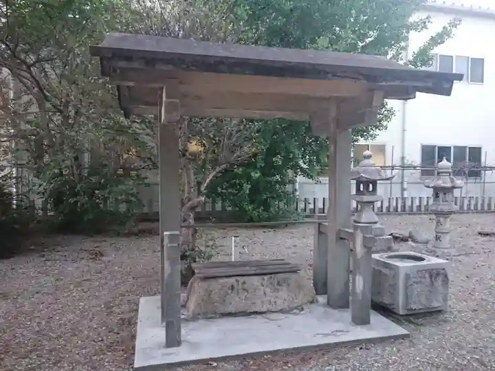 神明社(服岡神社)の手水舎