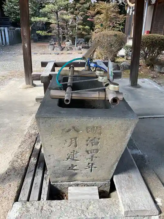 井出神社の手水舎