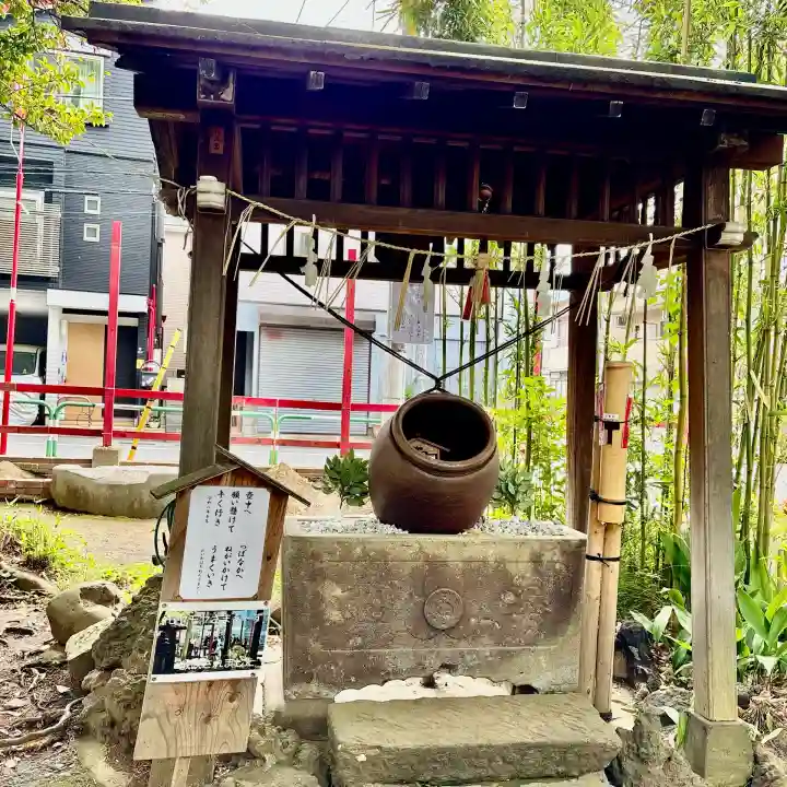 四本木稲荷神社の{uncategorized: "未分類", other: "その他", undefined: "問題あり", building: "その他建物", grave: "お墓", sacred_gate: "鳥居", guardian: "狛犬", statue: "像", buddha: "仏像", history: "歴史", nature: "自然", garden: "庭園", animal: "動物", pagoda: "塔", temizu: "手水舎", mountain_gate: "山門・神門", sanctuary: "本殿・本堂", subordinate: "末社・摂社", art: "芸術", scenery: "景色", jizo: "地蔵", ema: "絵馬", goshuin: "御朱印", omikuji: "おみくじ", items: "授与品その他", amulet: "お守り", goshuincho: "御朱印帳", eats: "食事", festival: "お祭り", votive_dance: "神楽", shichigosan: "七五三参", wedding: "結婚式", experience: "体験その他", initially: "初詣", around: "周辺", anti_infection: "感染症対策"}