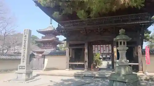 鶴林寺の山門