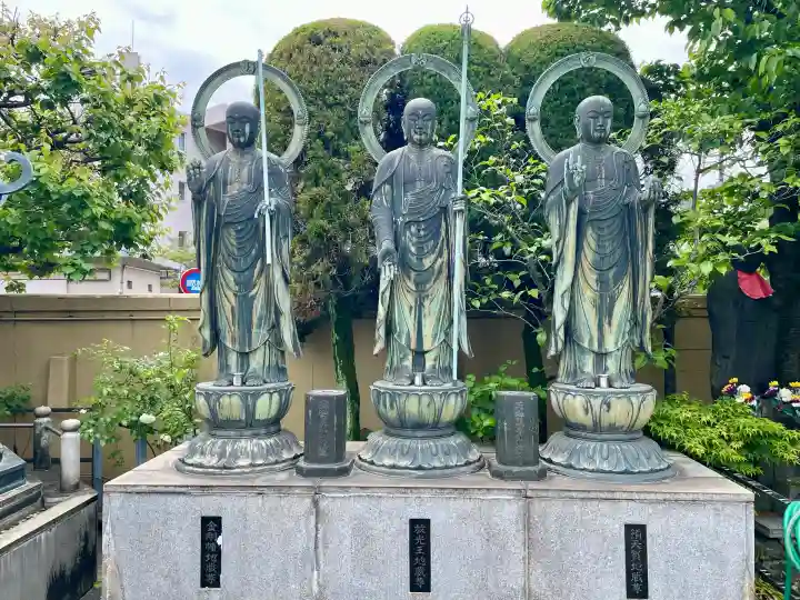 地蔵寺の{uncategorized: "未分類", other: "その他", undefined: "問題あり", building: "その他建物", grave: "お墓", sacred_gate: "鳥居", guardian: "狛犬", statue: "像", buddha: "仏像", history: "歴史", nature: "自然", garden: "庭園", animal: "動物", pagoda: "塔", temizu: "手水舎", mountain_gate: "山門・神門", sanctuary: "本殿・本堂", subordinate: "末社・摂社", art: "芸術", scenery: "景色", jizo: "地蔵", ema: "絵馬", goshuin: "御朱印", omikuji: "おみくじ", items: "授与品その他", amulet: "お守り", goshuincho: "御朱印帳", eats: "食事", festival: "お祭り", votive_dance: "神楽", shichigosan: "七五三参", wedding: "結婚式", experience: "体験その他", initially: "初詣", around: "周辺", anti_infection: "感染症対策"}
