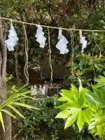 横浜御嶽神社の{uncategorized: "未分類", other: "その他", undefined: "問題あり", building: "その他建物", grave: "お墓", sacred_gate: "鳥居", guardian: "狛犬", statue: "像", buddha: "仏像", history: "歴史", nature: "自然", garden: "庭園", animal: "動物", pagoda: "塔", temizu: "手水舎", mountain_gate: "山門・神門", sanctuary: "本殿・本堂", subordinate: "末社・摂社", art: "芸術", scenery: "景色", jizo: "地蔵", ema: "絵馬", goshuin: "御朱印", omikuji: "おみくじ", items: "授与品その他", amulet: "お守り", goshuincho: "御朱印帳", eats: "食事", festival: "お祭り", votive_dance: "神楽", shichigosan: "七五三参", wedding: "結婚式", experience: "体験その他", initially: "初詣", around: "周辺", anti_infection: "感染症対策"}