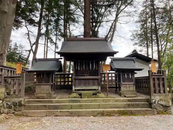 諏訪大社下社秋宮の末社・摂社