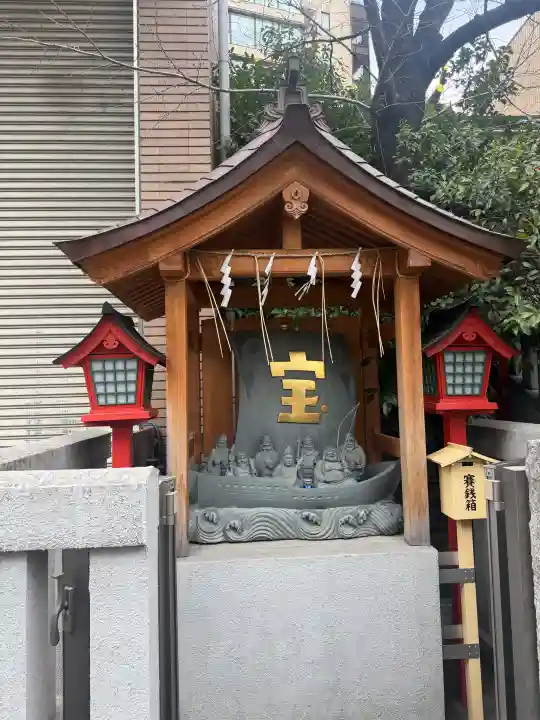 十番稲荷神社の{uncategorized: "未分類", other: "その他", undefined: "問題あり", building: "その他建物", grave: "お墓", sacred_gate: "鳥居", guardian: "狛犬", statue: "像", buddha: "仏像", history: "歴史", nature: "自然", garden: "庭園", animal: "動物", pagoda: "塔", temizu: "手水舎", mountain_gate: "山門・神門", sanctuary: "本殿・本堂", subordinate: "末社・摂社", art: "芸術", scenery: "景色", jizo: "地蔵", ema: "絵馬", goshuin: "御朱印", omikuji: "おみくじ", items: "授与品その他", amulet: "お守り", goshuincho: "御朱印帳", eats: "食事", festival: "お祭り", votive_dance: "神楽", shichigosan: "七五三参", wedding: "結婚式", experience: "体験その他", initially: "初詣", around: "周辺", anti_infection: "感染症対策"}