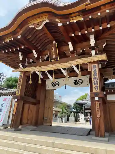 射楯兵主神社の山門