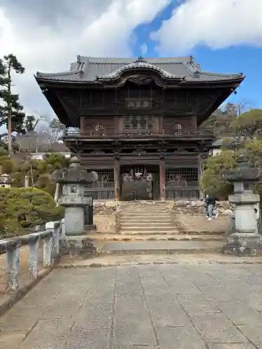 聖天院の{uncategorized: "未分類", other: "その他", undefined: "問題あり", building: "その他建物", grave: "お墓", sacred_gate: "鳥居", guardian: "狛犬", statue: "像", buddha: "仏像", history: "歴史", nature: "自然", garden: "庭園", animal: "動物", pagoda: "塔", temizu: "手水舎", mountain_gate: "山門・神門", sanctuary: "本殿・本堂", subordinate: "末社・摂社", art: "芸術", scenery: "景色", jizo: "地蔵", ema: "絵馬", goshuin: "御朱印", omikuji: "おみくじ", items: "授与品その他", amulet: "お守り", goshuincho: "御朱印帳", eats: "食事", festival: "お祭り", votive_dance: "神楽", shichigosan: "七五三参", wedding: "結婚式", experience: "体験その他", initially: "初詣", around: "周辺", anti_infection: "感染症対策"}