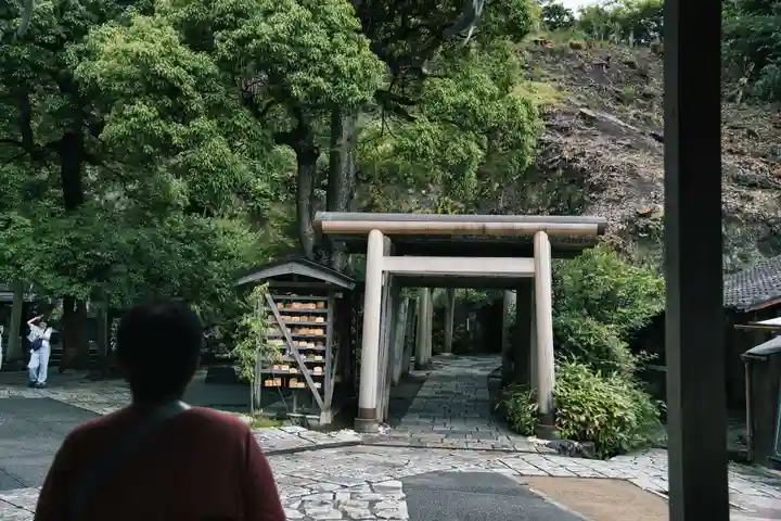 銭洗弁財天宇賀福神社(神奈川県)