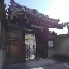 寶泉寺の山門