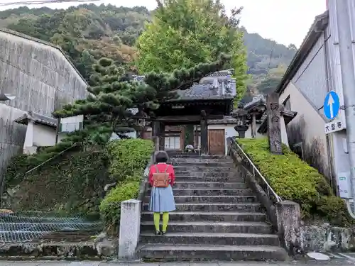 西念寺の山門