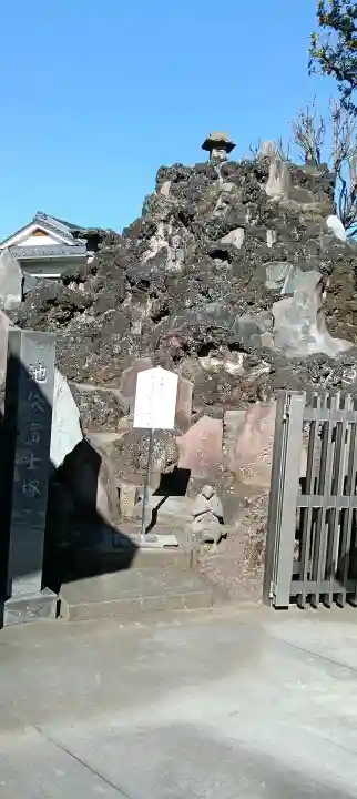 池袋氷川神社の{uncategorized: "未分類", other: "その他", undefined: "問題あり", building: "その他建物", grave: "お墓", sacred_gate: "鳥居", guardian: "狛犬", statue: "像", buddha: "仏像", history: "歴史", nature: "自然", garden: "庭園", animal: "動物", pagoda: "塔", temizu: "手水舎", mountain_gate: "山門・神門", sanctuary: "本殿・本堂", subordinate: "末社・摂社", art: "芸術", scenery: "景色", jizo: "地蔵", ema: "絵馬", goshuin: "御朱印", omikuji: "おみくじ", items: "授与品その他", amulet: "お守り", goshuincho: "御朱印帳", eats: "食事", festival: "お祭り", votive_dance: "神楽", shichigosan: "七五三参", wedding: "結婚式", experience: "体験その他", initially: "初詣", around: "周辺", anti_infection: "感染症対策"}