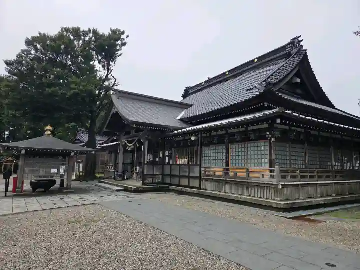倶利迦羅不動寺山頂本堂の{uncategorized: "未分類", other: "その他", undefined: "問題あり", building: "その他建物", grave: "お墓", sacred_gate: "鳥居", guardian: "狛犬", statue: "像", buddha: "仏像", history: "歴史", nature: "自然", garden: "庭園", animal: "動物", pagoda: "塔", temizu: "手水舎", mountain_gate: "山門・神門", sanctuary: "本殿・本堂", subordinate: "末社・摂社", art: "芸術", scenery: "景色", jizo: "地蔵", ema: "絵馬", goshuin: "御朱印", omikuji: "おみくじ", items: "授与品その他", amulet: "お守り", goshuincho: "御朱印帳", eats: "食事", festival: "お祭り", votive_dance: "神楽", shichigosan: "七五三参", wedding: "結婚式", experience: "体験その他", initially: "初詣", around: "周辺", anti_infection: "感染症対策"}