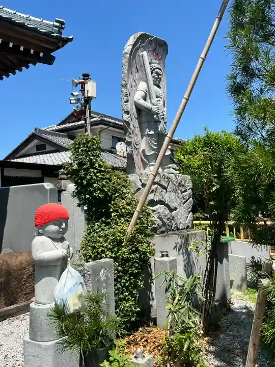 観音寺の{uncategorized: "未分類", other: "その他", undefined: "問題あり", building: "その他建物", grave: "お墓", sacred_gate: "鳥居", guardian: "狛犬", statue: "像", buddha: "仏像", history: "歴史", nature: "自然", garden: "庭園", animal: "動物", pagoda: "塔", temizu: "手水舎", mountain_gate: "山門・神門", sanctuary: "本殿・本堂", subordinate: "末社・摂社", art: "芸術", scenery: "景色", jizo: "地蔵", ema: "絵馬", goshuin: "御朱印", omikuji: "おみくじ", items: "授与品その他", amulet: "お守り", goshuincho: "御朱印帳", eats: "食事", festival: "お祭り", votive_dance: "神楽", shichigosan: "七五三参", wedding: "結婚式", experience: "体験その他", initially: "初詣", around: "周辺", anti_infection: "感染症対策"}