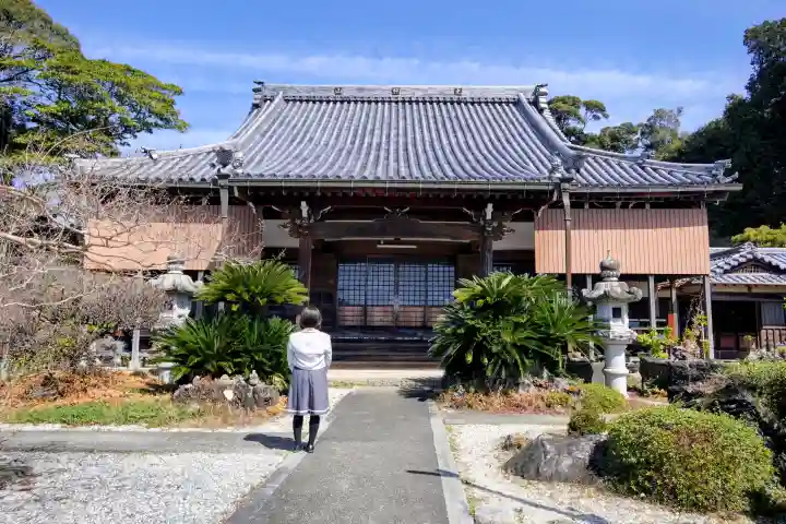 明顕寺の本殿・本堂