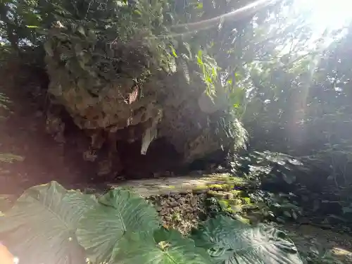 斎場御嶽の{uncategorized: "未分類", other: "その他", undefined: "問題あり", building: "その他建物", grave: "お墓", sacred_gate: "鳥居", guardian: "狛犬", statue: "像", buddha: "仏像", history: "歴史", nature: "自然", garden: "庭園", animal: "動物", pagoda: "塔", temizu: "手水舎", mountain_gate: "山門・神門", sanctuary: "本殿・本堂", subordinate: "末社・摂社", art: "芸術", scenery: "景色", jizo: "地蔵", ema: "絵馬", goshuin: "御朱印", omikuji: "おみくじ", items: "授与品その他", amulet: "お守り", goshuincho: "御朱印帳", eats: "食事", festival: "お祭り", votive_dance: "神楽", shichigosan: "七五三参", wedding: "結婚式", experience: "体験その他", initially: "初詣", around: "周辺", anti_infection: "感染症対策"}