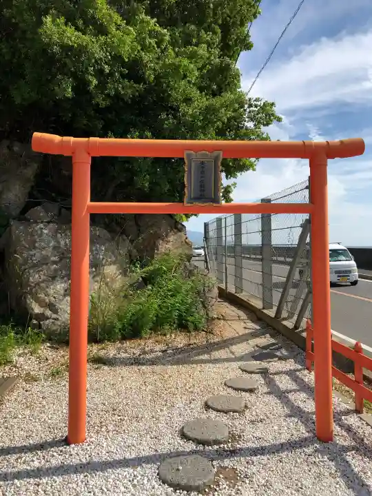安乎岩戸神社(旧表記:安乎岩戸信龍神社)の{uncategorized: "未分類", other: "その他", undefined: "問題あり", building: "その他建物", grave: "お墓", sacred_gate: "鳥居", guardian: "狛犬", statue: "像", buddha: "仏像", history: "歴史", nature: "自然", garden: "庭園", animal: "動物", pagoda: "塔", temizu: "手水舎", mountain_gate: "山門・神門", sanctuary: "本殿・本堂", subordinate: "末社・摂社", art: "芸術", scenery: "景色", jizo: "地蔵", ema: "絵馬", goshuin: "御朱印", omikuji: "おみくじ", items: "授与品その他", amulet: "お守り", goshuincho: "御朱印帳", eats: "食事", festival: "お祭り", votive_dance: "神楽", shichigosan: "七五三参", wedding: "結婚式", experience: "体験その他", initially: "初詣", around: "周辺", anti_infection: "感染症対策"}