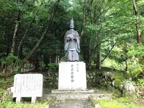 北畠神社の像