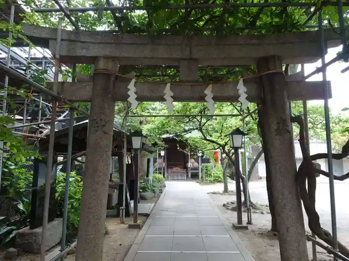 千住本氷川神社の鳥居