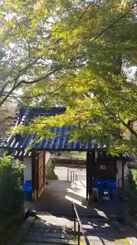 安養寺の山門