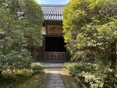 浄住寺の{uncategorized: "未分類", other: "その他", undefined: "問題あり", building: "その他建物", grave: "お墓", sacred_gate: "鳥居", guardian: "狛犬", statue: "像", buddha: "仏像", history: "歴史", nature: "自然", garden: "庭園", animal: "動物", pagoda: "塔", temizu: "手水舎", mountain_gate: "山門・神門", sanctuary: "本殿・本堂", subordinate: "末社・摂社", art: "芸術", scenery: "景色", jizo: "地蔵", ema: "絵馬", goshuin: "御朱印", omikuji: "おみくじ", items: "授与品その他", amulet: "お守り", goshuincho: "御朱印帳", eats: "食事", festival: "お祭り", votive_dance: "神楽", shichigosan: "七五三参", wedding: "結婚式", experience: "体験その他", initially: "初詣", around: "周辺", anti_infection: "感染症対策"}