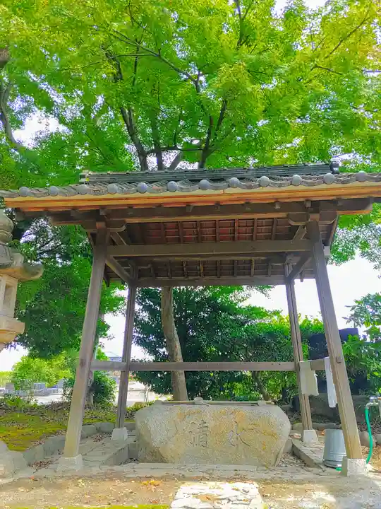 八幡社(西)の手水舎