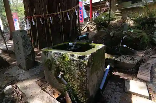 磐椅神社の手水舎