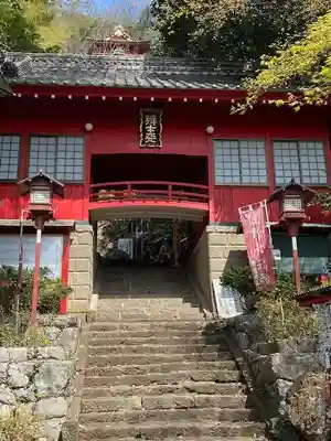 磯山弁財天の山門・神門