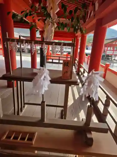 厳島神社の{uncategorized: "未分類", other: "その他", undefined: "問題あり", building: "その他建物", grave: "お墓", sacred_gate: "鳥居", guardian: "狛犬", statue: "像", buddha: "仏像", history: "歴史", nature: "自然", garden: "庭園", animal: "動物", pagoda: "塔", temizu: "手水舎", mountain_gate: "山門・神門", sanctuary: "本殿・本堂", subordinate: "末社・摂社", art: "芸術", scenery: "景色", jizo: "地蔵", ema: "絵馬", goshuin: "御朱印", omikuji: "おみくじ", items: "授与品その他", amulet: "お守り", goshuincho: "御朱印帳", eats: "食事", festival: "お祭り", votive_dance: "神楽", shichigosan: "七五三参", wedding: "結婚式", experience: "体験その他", initially: "初詣", around: "周辺", anti_infection: "感染症対策"}