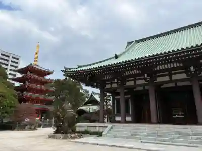 東長寺の{uncategorized: "未分類", other: "その他", undefined: "問題あり", building: "その他建物", grave: "お墓", sacred_gate: "鳥居", guardian: "狛犬", statue: "像", buddha: "仏像", history: "歴史", nature: "自然", garden: "庭園", animal: "動物", pagoda: "塔", temizu: "手水舎", mountain_gate: "山門・神門", sanctuary: "本殿・本堂", subordinate: "末社・摂社", art: "芸術", scenery: "景色", jizo: "地蔵", ema: "絵馬", goshuin: "御朱印", omikuji: "おみくじ", items: "授与品その他", amulet: "お守り", goshuincho: "御朱印帳", eats: "食事", festival: "お祭り", votive_dance: "神楽", shichigosan: "七五三参", wedding: "結婚式", experience: "体験その他", initially: "初詣", around: "周辺", anti_infection: "感染症対策"}