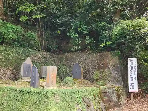 烏帽子嶽神社の建物その他