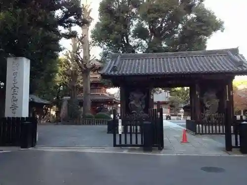 宝仙寺の山門