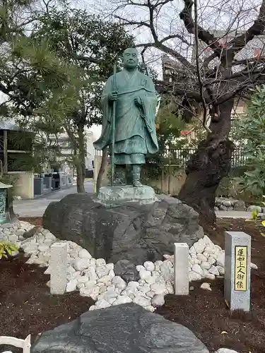 東本願寺の像