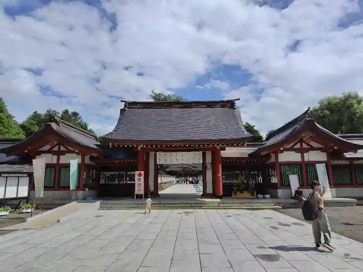 北海道護國神社の山門・神門