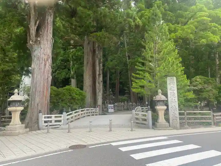 高野山金剛峯寺奥の院(和歌山県)