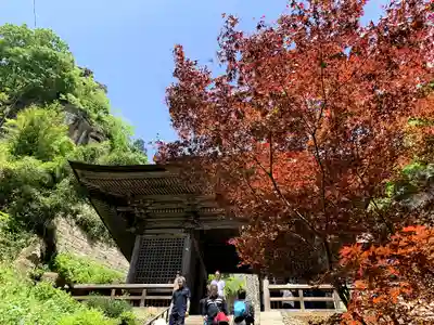 宝珠山 立石寺の山門・神門